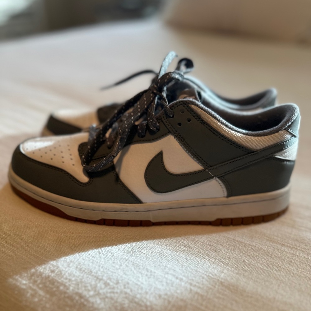 Youth DUNKS- grey and white